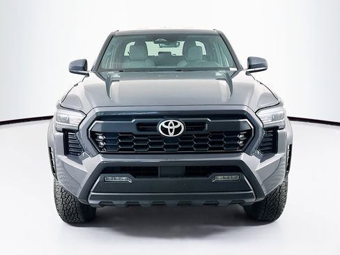 Used 2025 Toyota Tacoma TRD Off-Road image 2