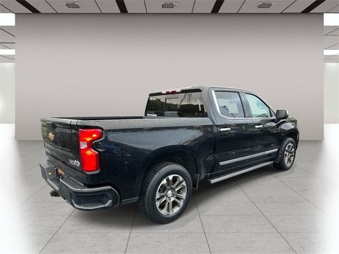 Used 2023 Chevrolet Silverado 1500 High Country image 3