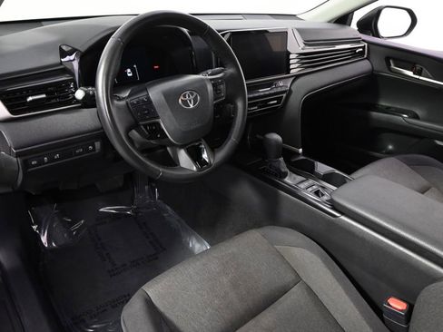 Used 2025 Toyota Camry LE w/ Convenience Package image 12