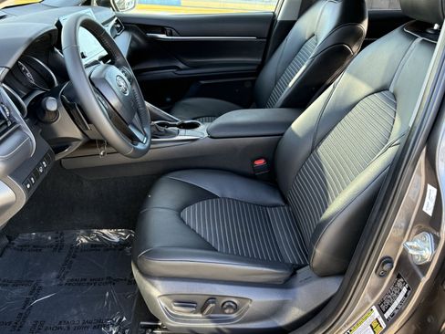 Used 2024 Toyota Camry SE image 17
