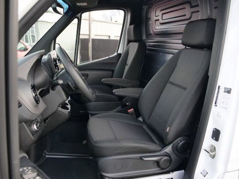 Used 2024 Mercedes-Benz Sprinter 2500 image 3