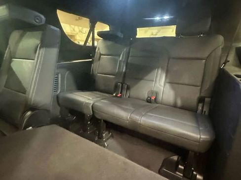 Used 2025 Chevrolet Suburban Z71 image 14