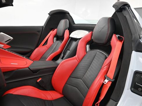 Used 2022 Chevrolet Corvette Stingray Premium Conv w/ Z51 Performance Package RWD image 5