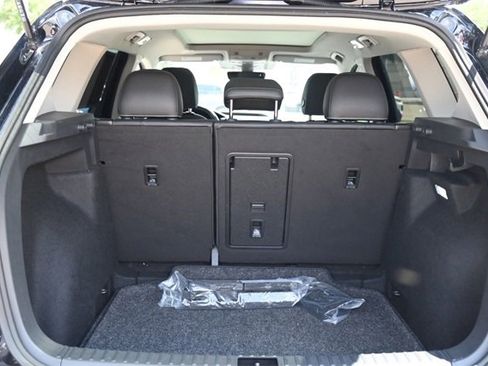 Certified 2024 Volkswagen Taos SE image 28