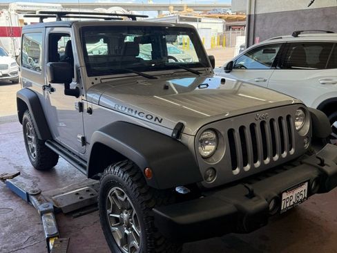 Used 2016 Jeep Wrangler Rubicon w/ Power Convenience Group AWD/4WD image 5