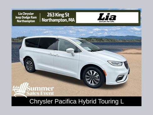 Used 2022 Chrysler Pacifica Touring-L FWD image 1