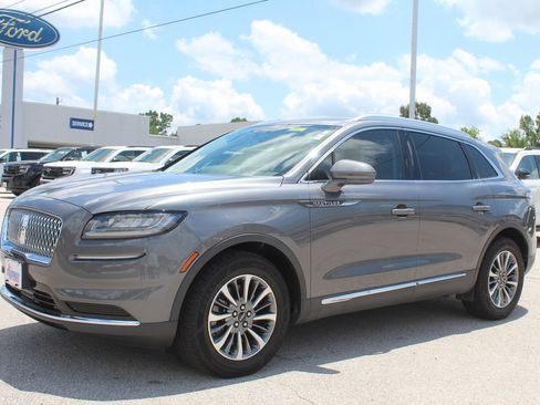 Used 2022 Lincoln Nautilus FWD w/ Premium Package image 2