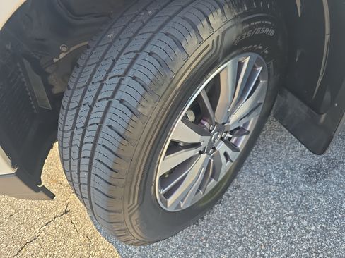 Used 2019 Nissan Pathfinder SL FWD image 29