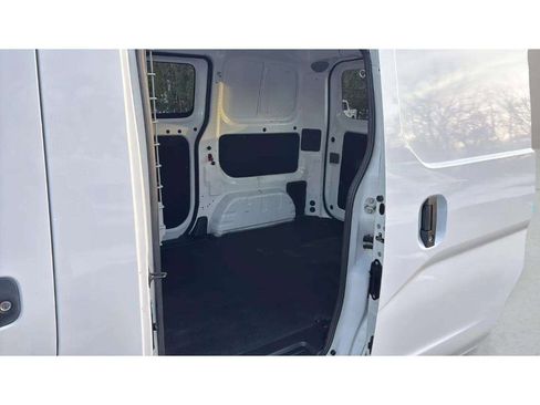 Used 2016 Nissan NV200 SV w/ Exterior Appearance Package image 9