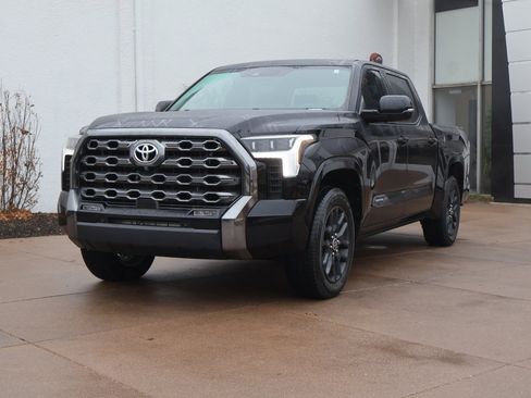 Used 2022 Toyota Tundra Platinum image 3