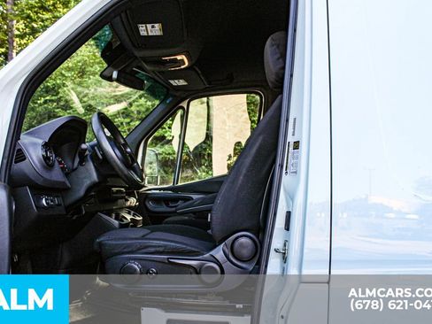 Used 2023 Mercedes-Benz Sprinter 2500 image 16