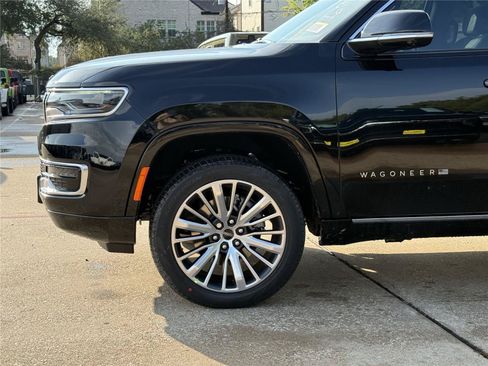 New 2025 Jeep Wagoneer L Series II AWD/4WD image 9