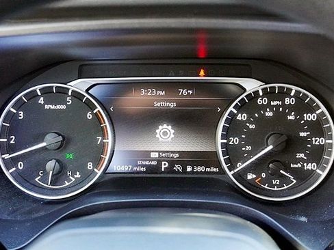 Used 2025 Nissan Rogue S image 31