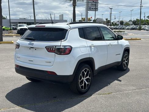 Used 2024 Jeep Compass Latitude AWD/4WD image 6