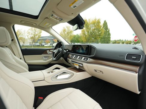 New 2026 Mercedes-Benz GLE 580 4MATIC image 37