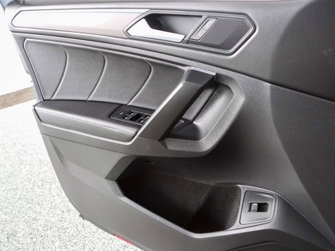 Used 2022 Volkswagen Tiguan SE R-Line image 22