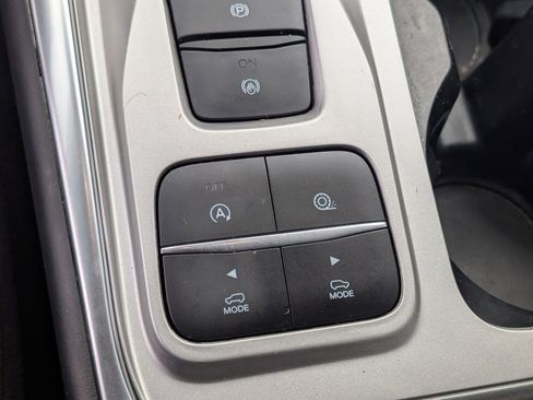 Used 2020 Ford Explorer XLT w/ Equipment Group 202A image 28