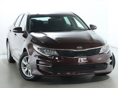 Used 2018 Kia Optima LX w/ Convenience Package image 1