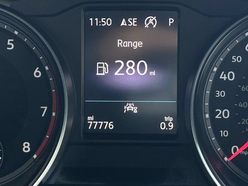 Used 2021 Volkswagen Atlas Cross Sport SE w/ Panoramic Sunroof Package FWD image 24