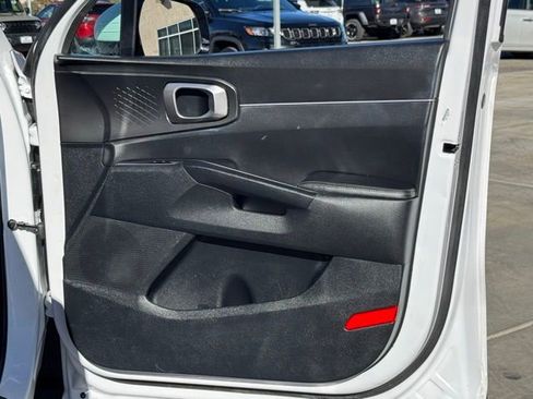 Used 2023 Kia Sorento LX image 29