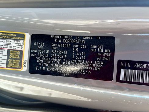 Used 2024 Kia Carnival SX FWD image 32