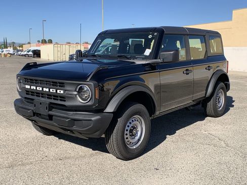 New 2025 Ford Bronco 4-Door image 4
