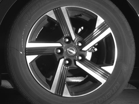 Used 2025 Nissan Sentra SV FWD image 14
