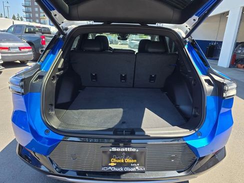New 2025 Chevrolet Equinox EV LT w/ Convenience Package II FWD image 16
