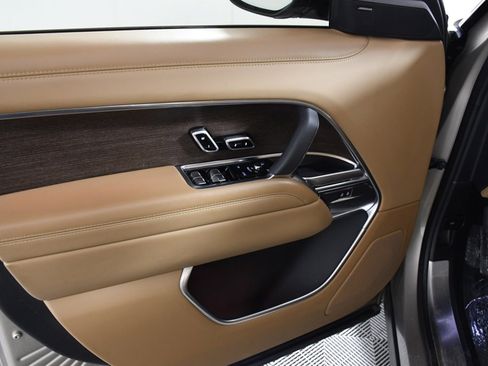 Used 2023 Land Rover Range Rover Long Wheelbase SE image 14