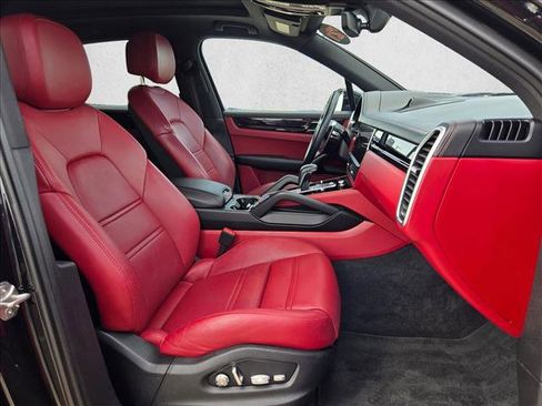 Used 2021 Porsche Cayenne image 22