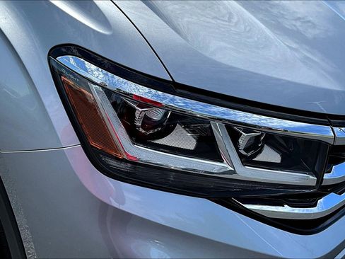 Used 2023 Volkswagen Atlas Cross Sport SE AWD/4WD image 31