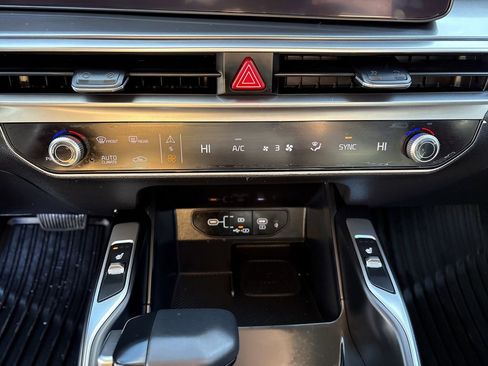 Used 2025 Kia Sorento S image 20