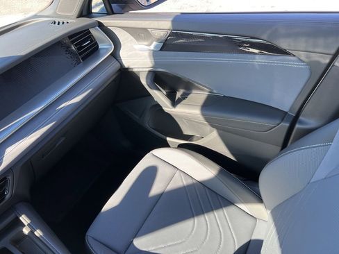 New 2026 Volkswagen Tiguan SE R-Line image 26