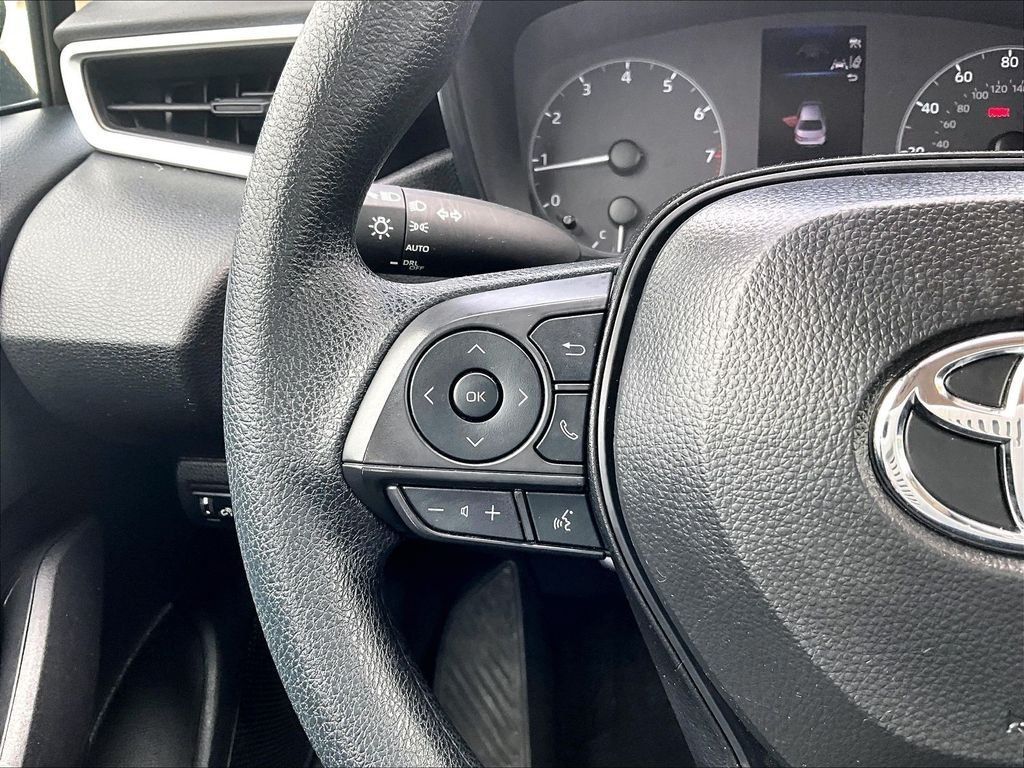 Used 2025 Toyota Corolla LE FWD image 23