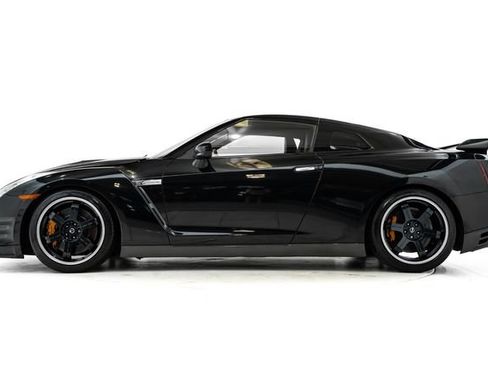 Used 2014 Nissan GT-R Black Edition AWD/4WD image 9