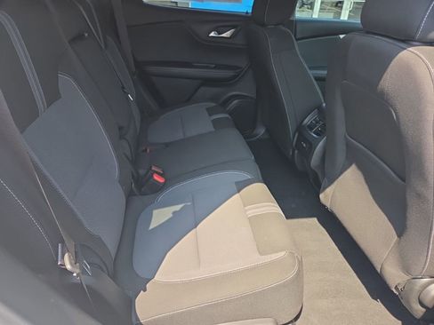 Used 2025 Chevrolet Blazer LT FWD image 9
