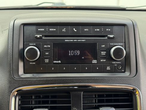Used 2015 Dodge Grand Caravan American Value Package w/ UConnect Hands-Free Group FWD image 23