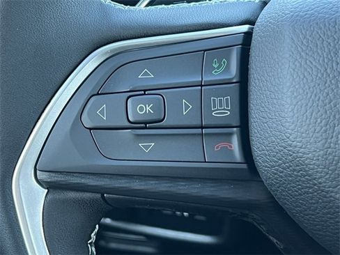 New 2025 Jeep Grand Cherokee Altitude image 18