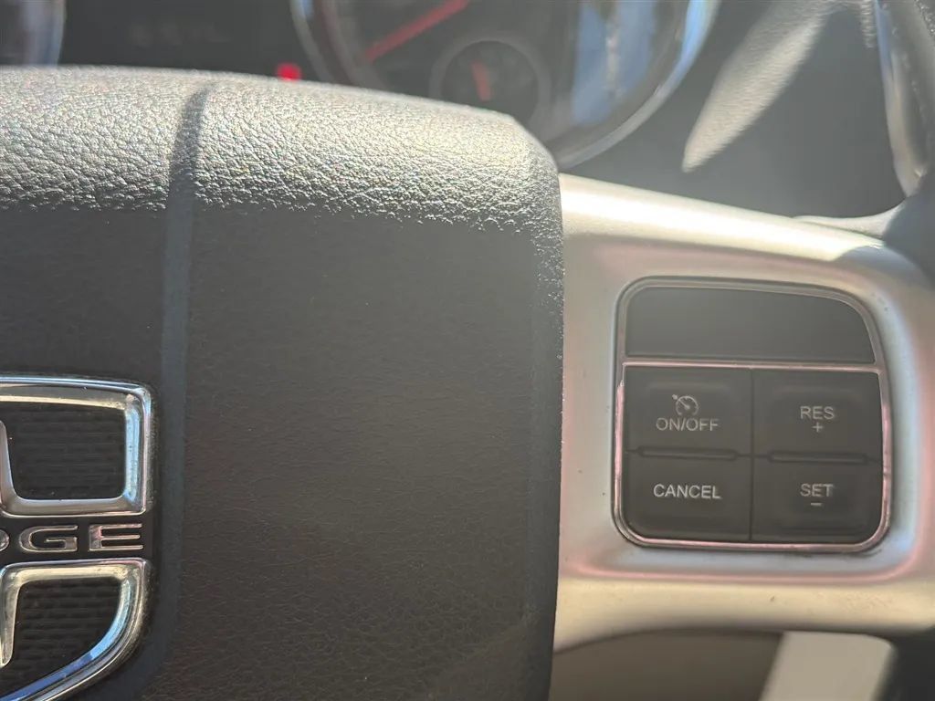 Used 2016 Dodge Grand Caravan SXT w/ UConnect Hands-Free Group FWD image 12