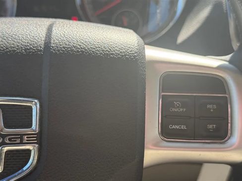 Used 2016 Dodge Grand Caravan SXT w/ UConnect Hands-Free Group FWD image 12