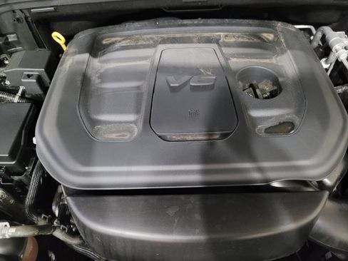 Used 2019 Jeep Grand Cherokee Laredo AWD/4WD image 30