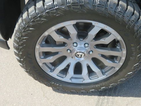 Used 2013 Chevrolet Avalanche LTZ image 15