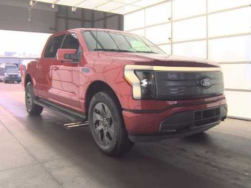 Used 2025 Ford F150 Lightning Lariat image 3