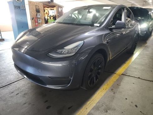 Used 2023 Tesla Model Y AWD image 4