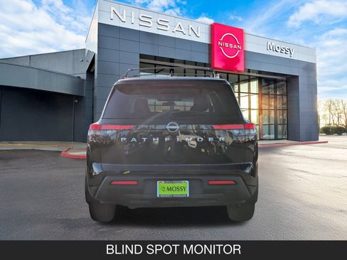 New 2025 Nissan Pathfinder SV image 9