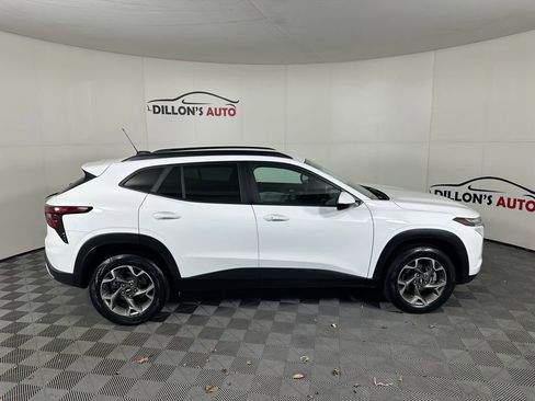 Used 2025 Chevrolet Trax LT w/ LT Convenience Package image 7