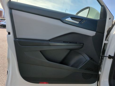 Used 2023 Volkswagen Taos SE image 16
