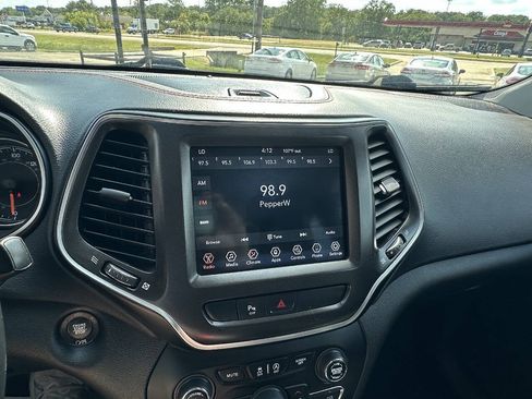 Used 2020 Jeep Cherokee Trailhawk w/ Cold Weather Group AWD/4WD image 13
