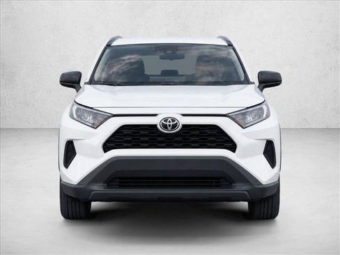 Used 2020 Toyota RAV4 LE FWD image 2