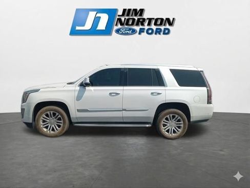 Used 2017 Cadillac Escalade 2WD image 6